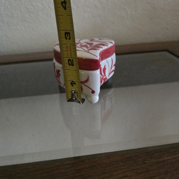 Andrea by Sadek porcelain heart jewelry box. - Picture 7 of 8